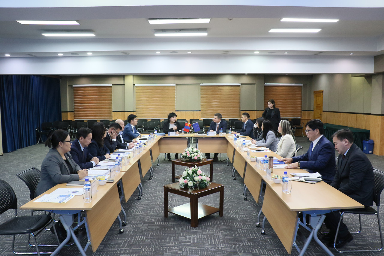 Шүүхийн ерөнхий зөвлөлийн дарга, гишүүд Олон улсын эрх зүйн хөгжлийн байгууллагын суурин төлөөлөгч Чарльз Болланд тэргүүтэй төлөөлөгчдийг хүлээн авч уулзлаа