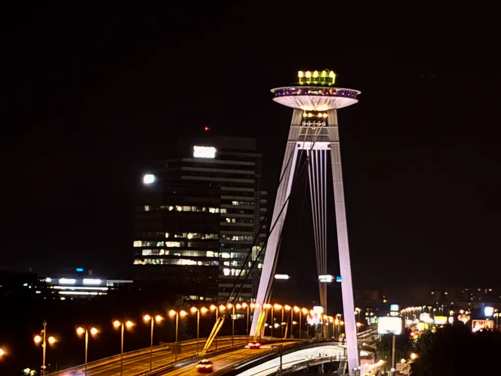Ufo-Bridge-Bratislava-02