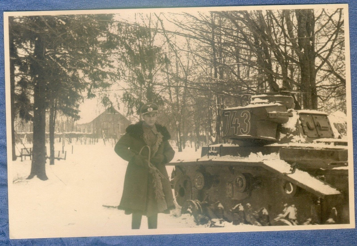 zerschossener Panzer groß Halbkette Rußland
