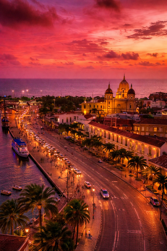 Atardecer sobre Cartagena y el mar