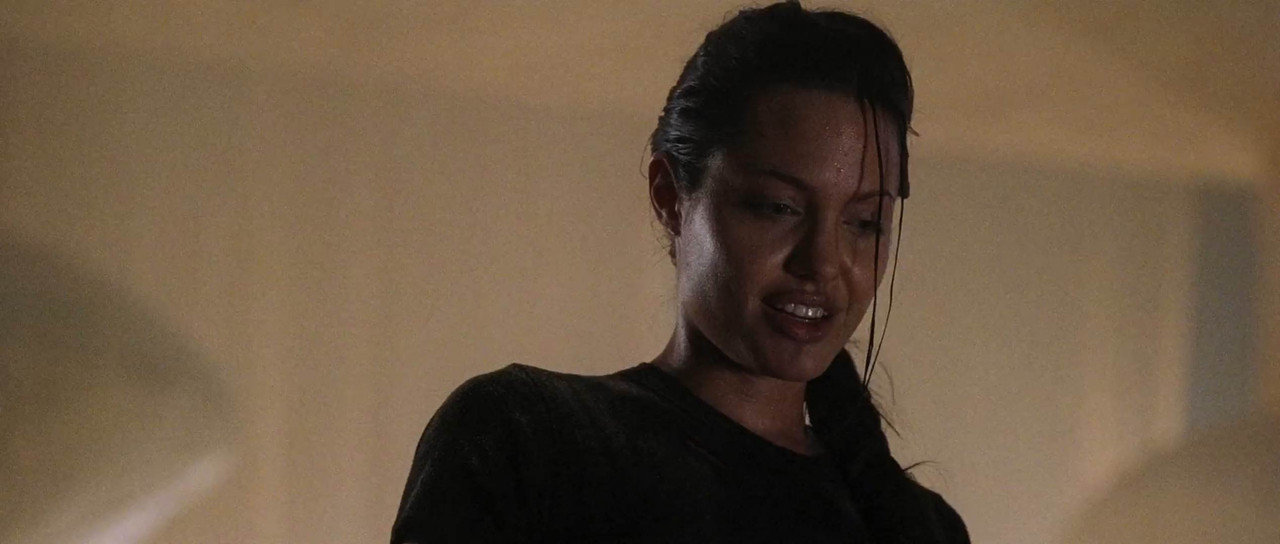Lara Croft: Tomb Raider 2001 BluRay [Hindi + Tamil + Telugu + English] 480p, 720p, 1080p ESub Screenshot