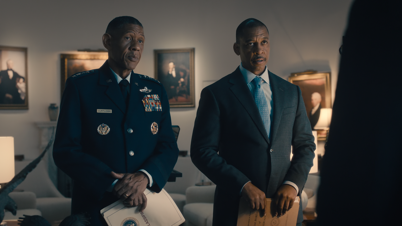 Paradise.(2025).S01E07.The.Day.2160p.10bit.HULU.WEB-DL.DDP5.1.HEVC-Vyndros.mkv_snapshot_20.51_[2025.