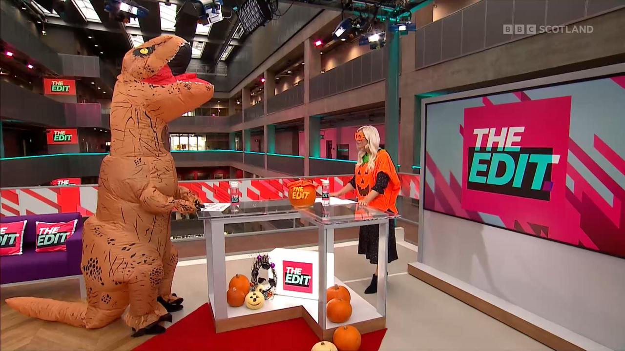 10.30 - 19.15.00 - The Edit  ᴺᵉʷ. S02E14 Entertainment news and chat ....ts_snapshot_20.11_[2021.10.