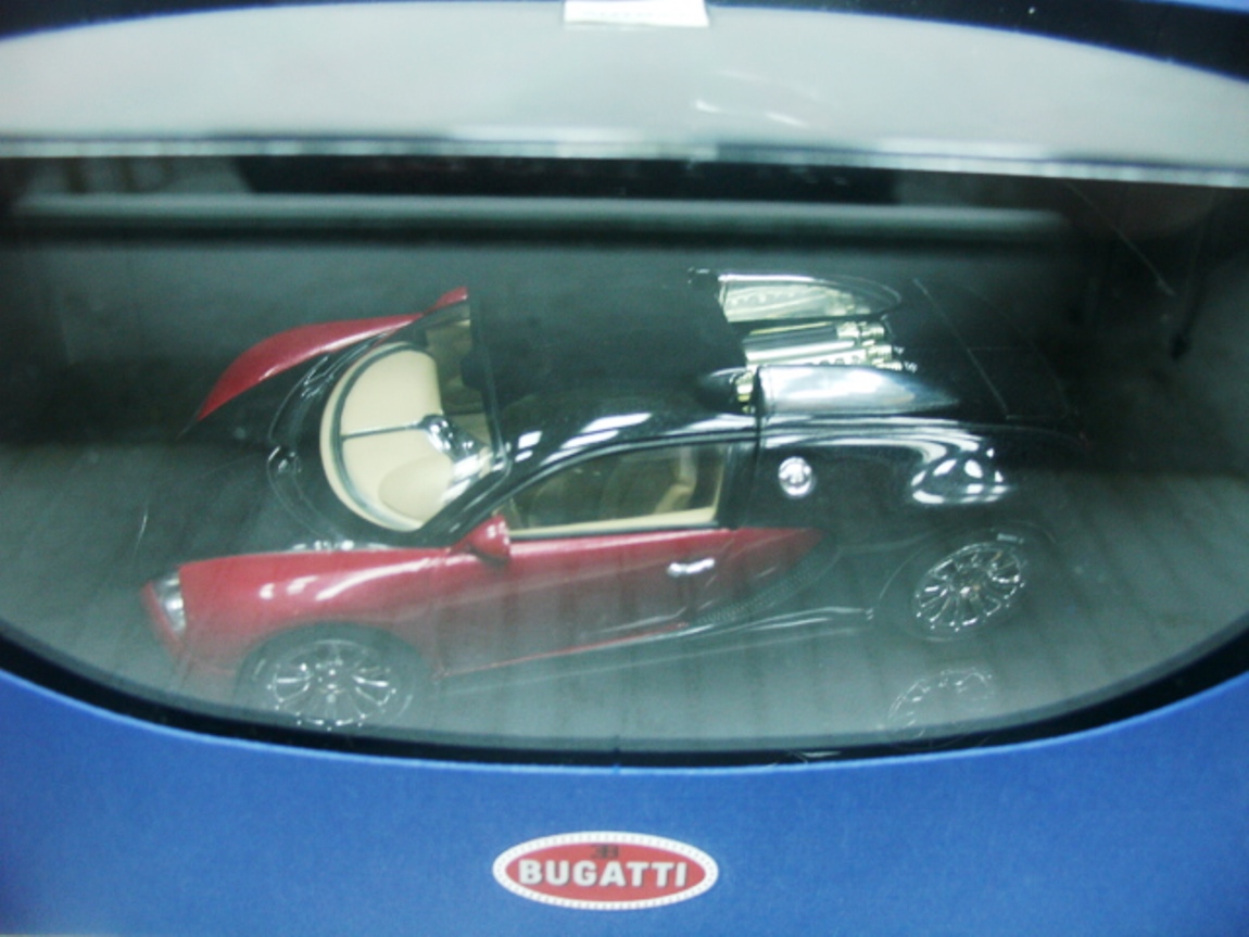 WOW EXTREMELY RARE Bugatti EB 16.4 Veyron 2001 Red Black Dealer 1