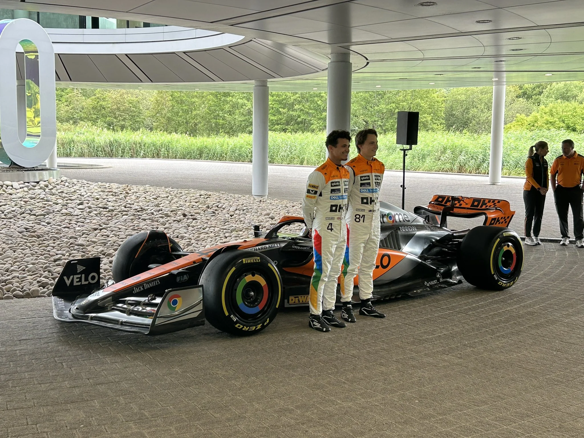 mclarens-drivers-special-outfit-for-silv