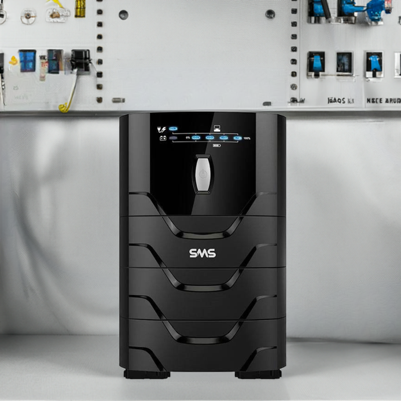 Traseira do Nobreak SMS Power Vision 2200VA com 8 tomadas e conector de bateria