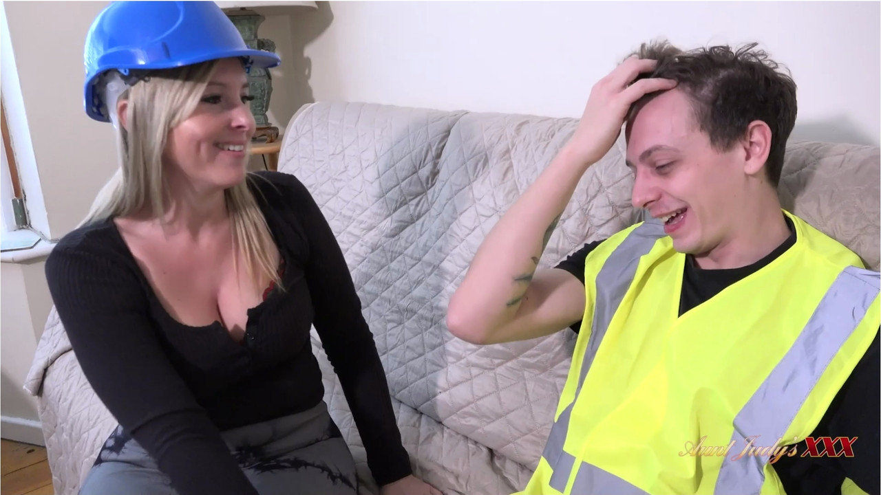 AuntJudysXXX 25 02 21 Charlie Rae Curvy Blonde MILF Drives A Hard Bargain to Keep Her WiFi On