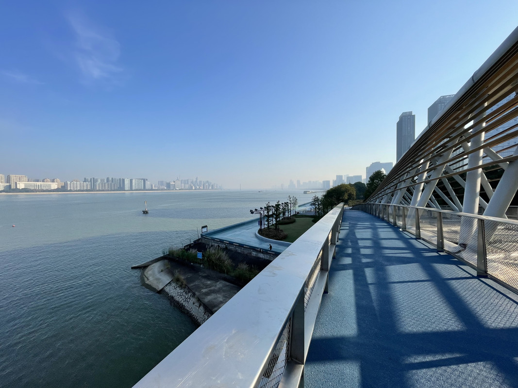 18041129-64D4-48DD-934E-9F57199C6C8C