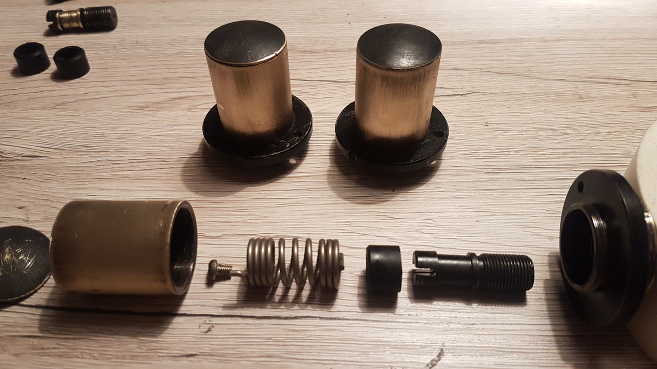 DDX Füße Demontiert.