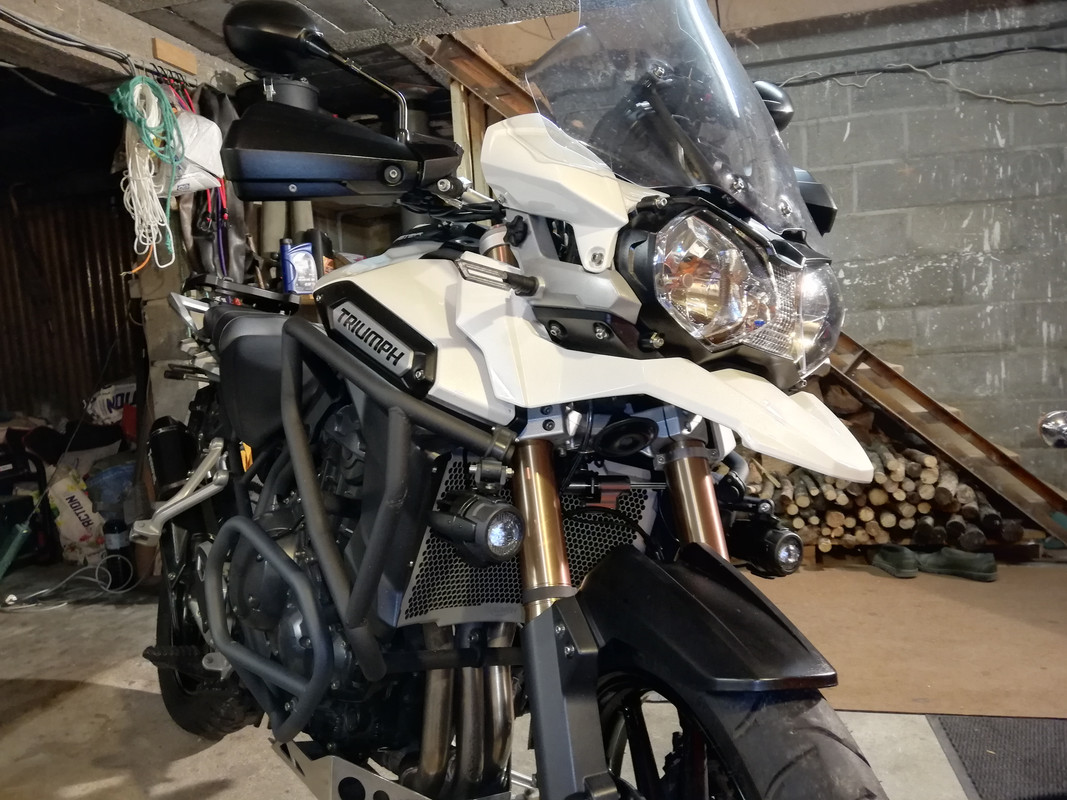 Tuto] Montage Amortisseur de direction universel - Forum Triumph Tiger800.fr