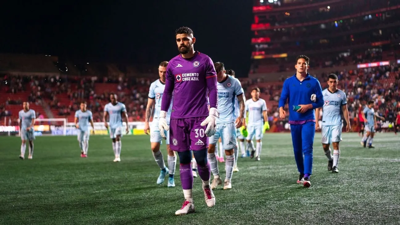 A lo Cruz Azul: Con autogol de último minuto, la Máquina pierde frena a Xolos