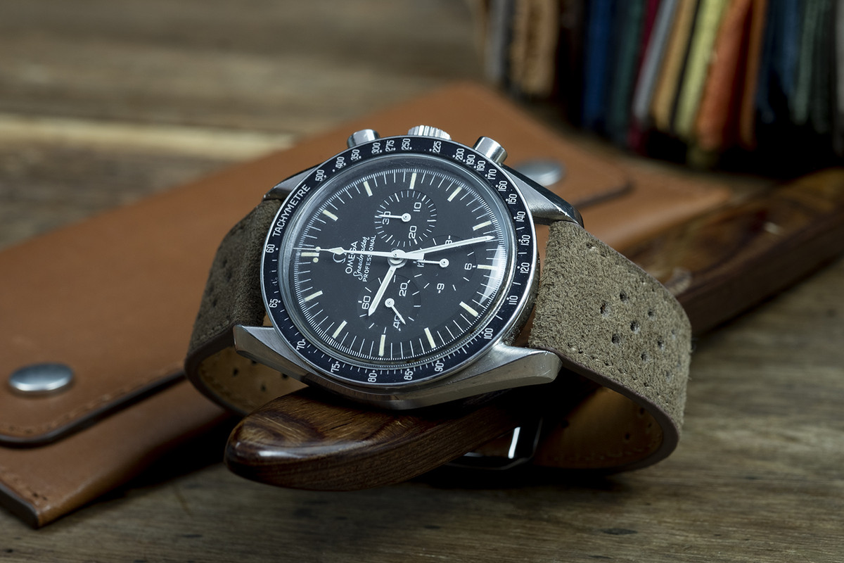 Feu de Speedmaster - tome 12 - Page 13 Bracelet-suede-dark