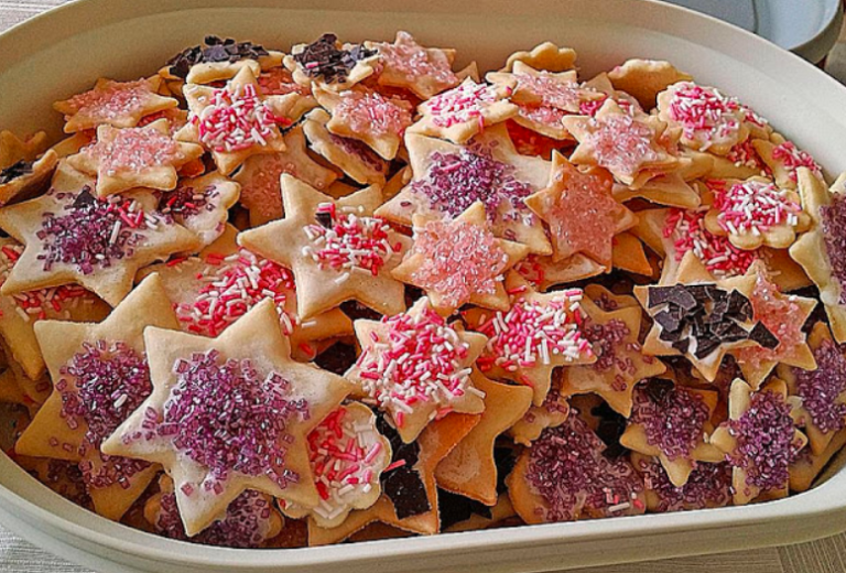 Butterplätzchen (Ideal für Kinder zum Ausstechen (und Verzieren), wenig Ei) Butterplätzchen (Ideal für Kinder zum Ausstechen (und Verzieren), wenig Ei)