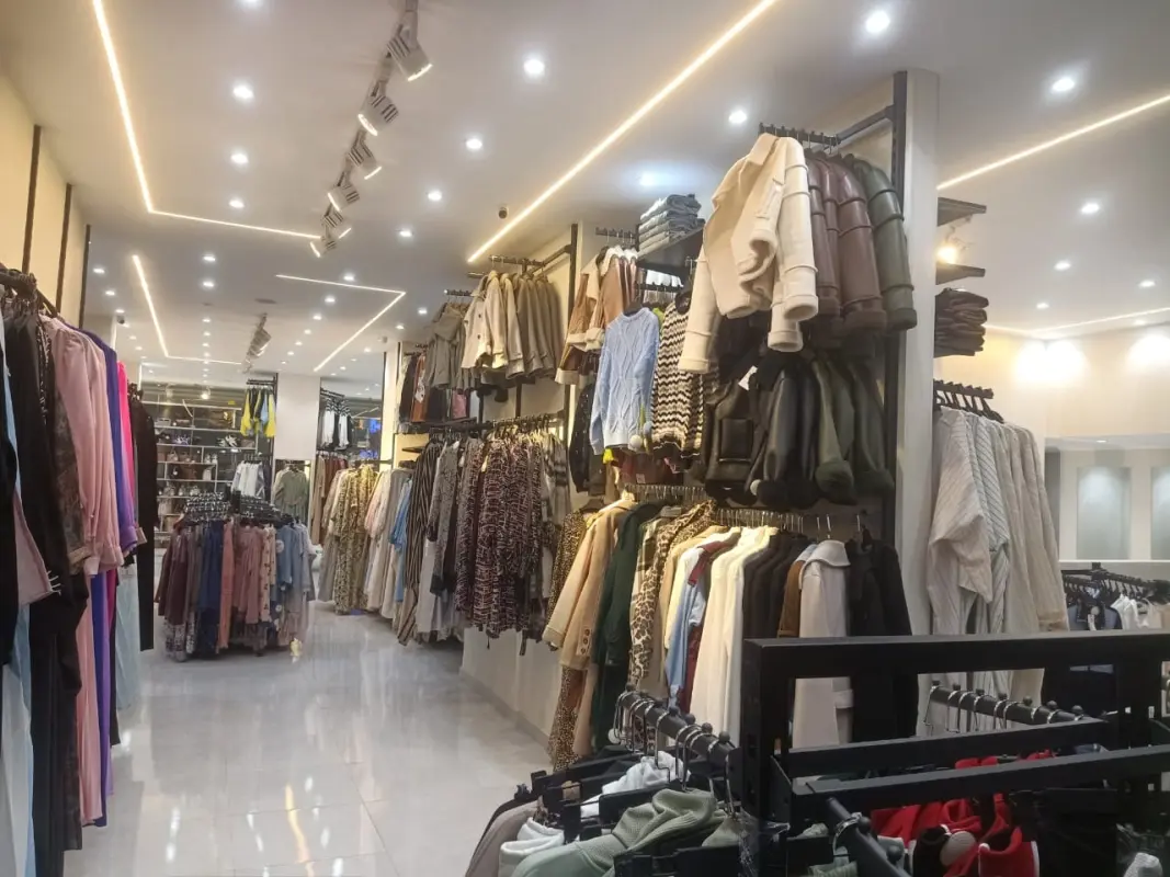 محل تجاري فاخر في عباس العقاد