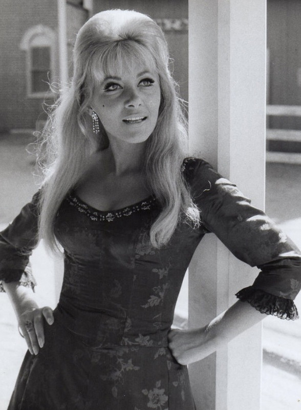 ingrid_pitt_b77