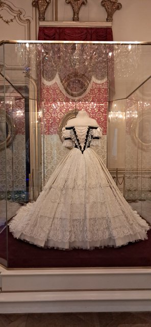 Viena: La ciudad de la música, de las artes y de los sueños - Blogs de Austria - Dia 1: Museo Sisí, biblioteca nacional, Opera y Free tour (5)