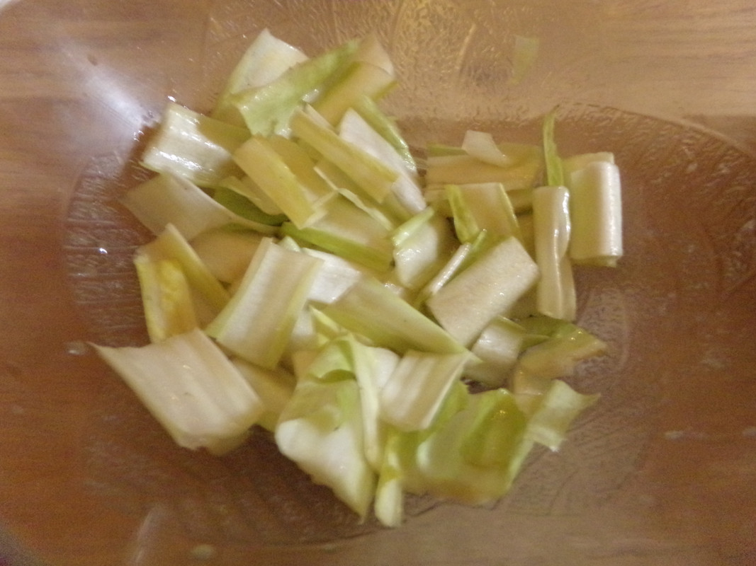 endive sur pot d'eau à l'intérieur