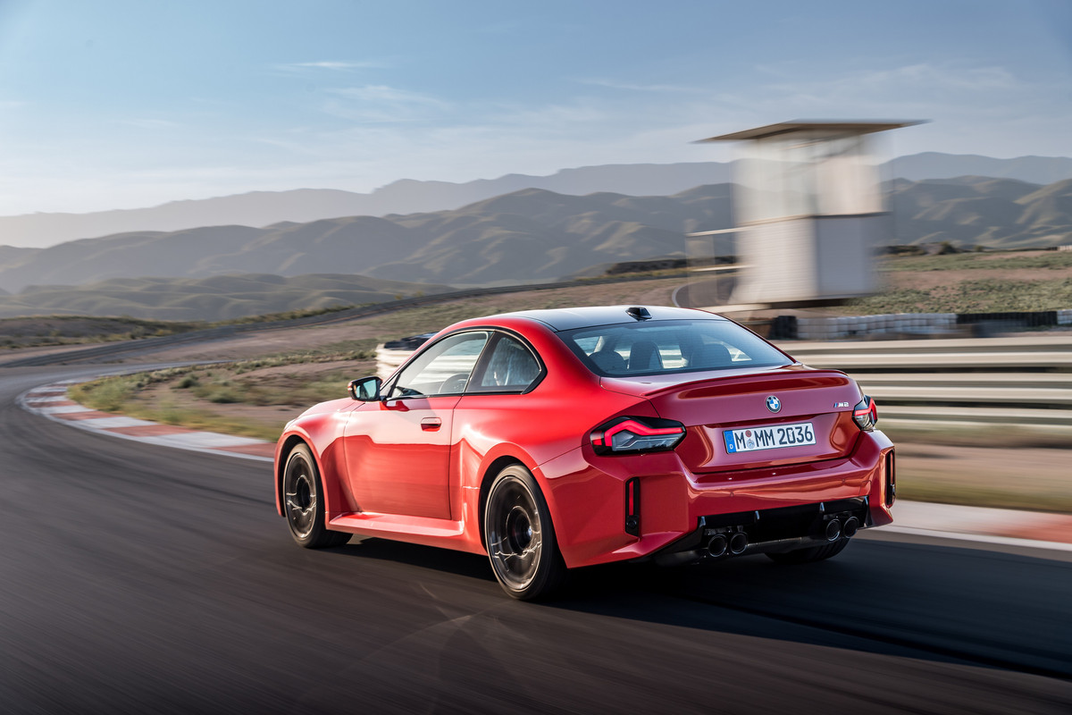 P90482719_highRes_the-all-new-bmw-m2-r