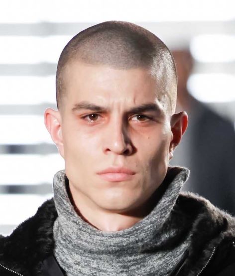2-pria-kaukasia-dengan-model-rambut-cepa