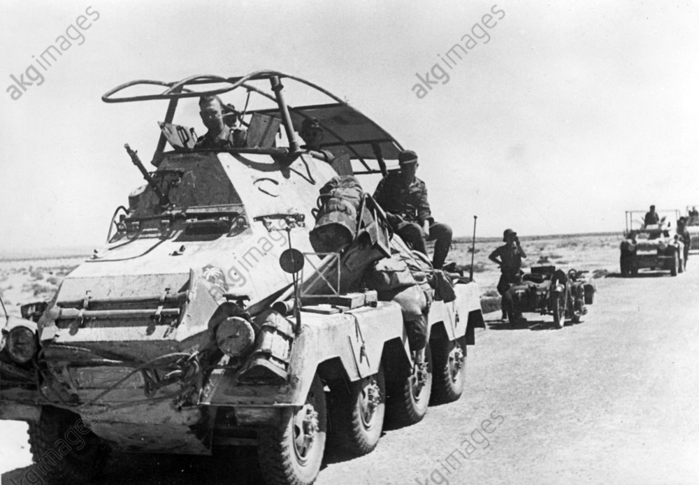 frikakorps der Deutschen Wehrmacht in einem Panzerspähwagen auf dem Vormarsch in Libyen, herausgegeb
