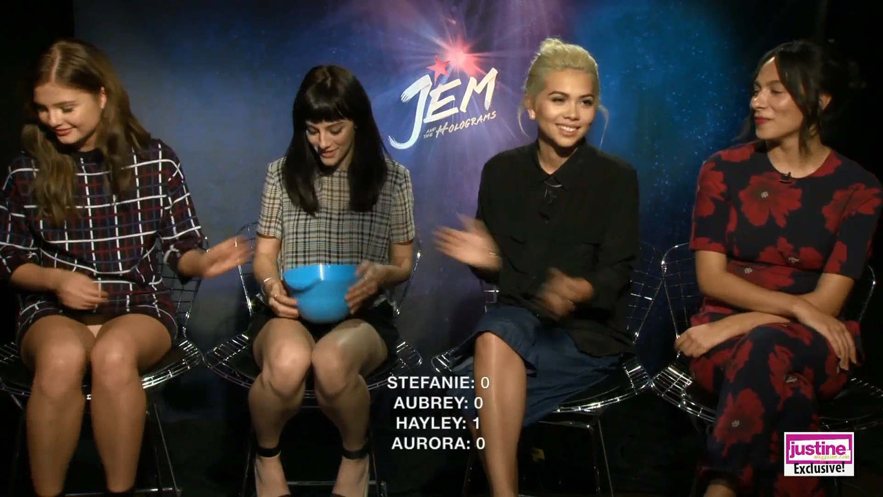 stefanie-scott-upskirt-3