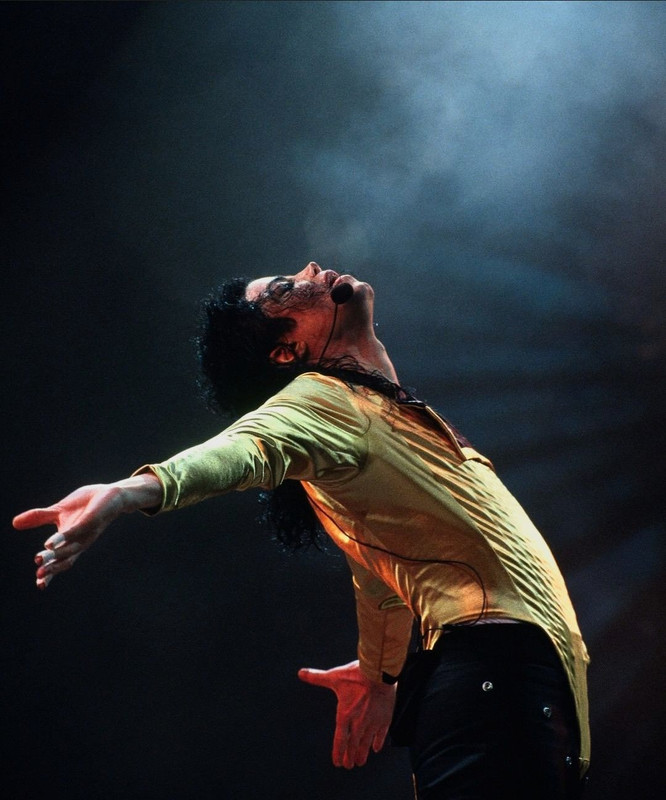 Michael-Jackson-Dangerous-tour.jpg