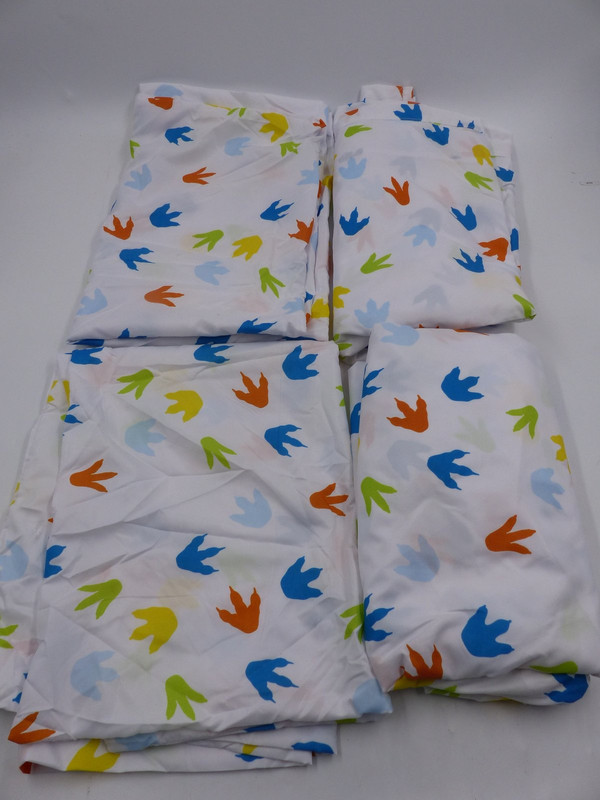 KIDZ MIX DINOSAUR BED SHEET AND TWO PILLOW CASES FULL SIZED