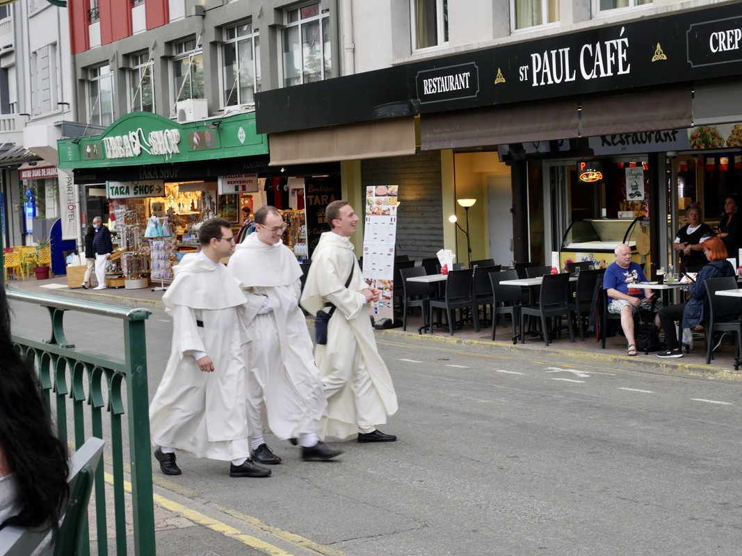 C44E77D0-F437-4D5B-A91A-FF400773B9A4