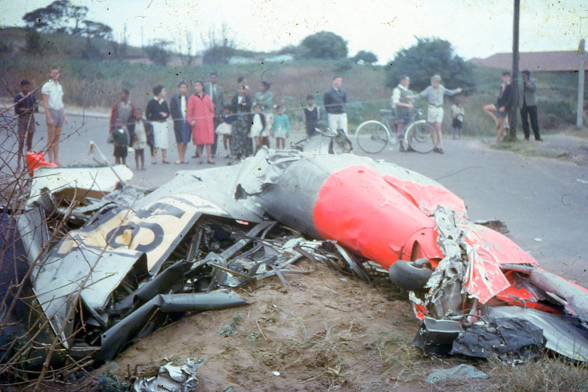 Plane crash, Wentworth- Harvard 7464