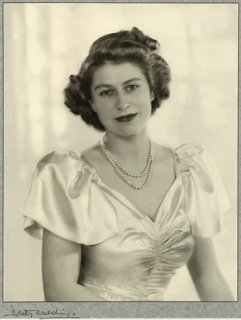 the-queen-1946.jpg