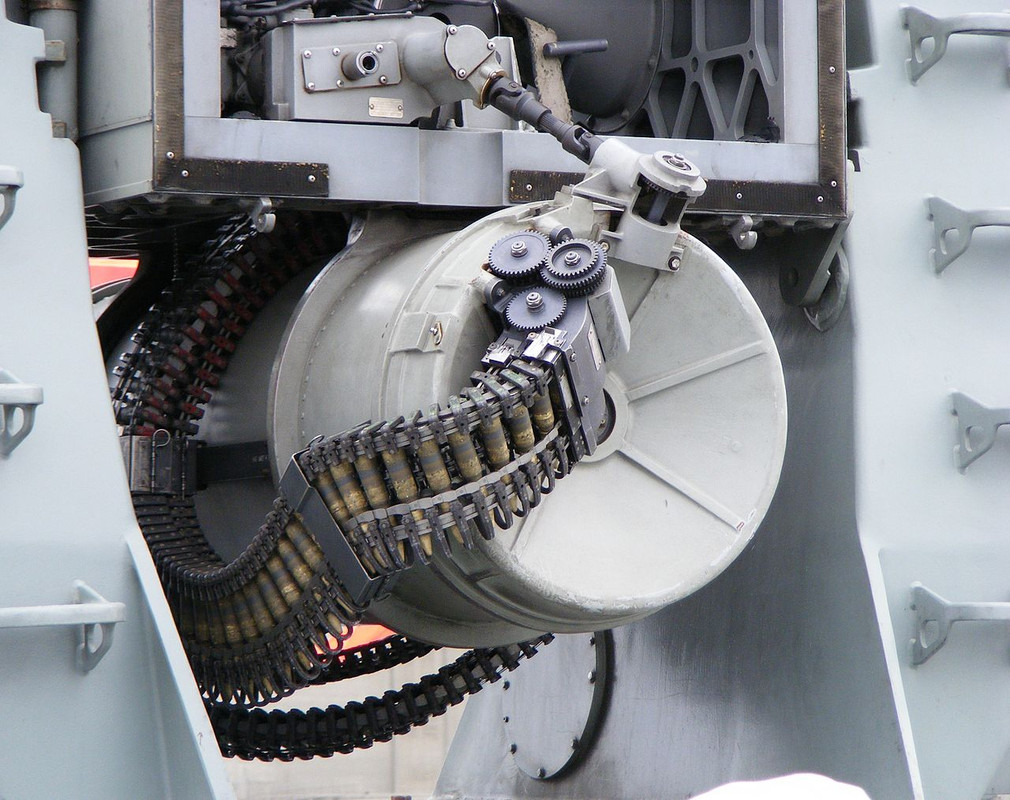 1280px-Phalanx_CIWS_ammunition_feed_detail