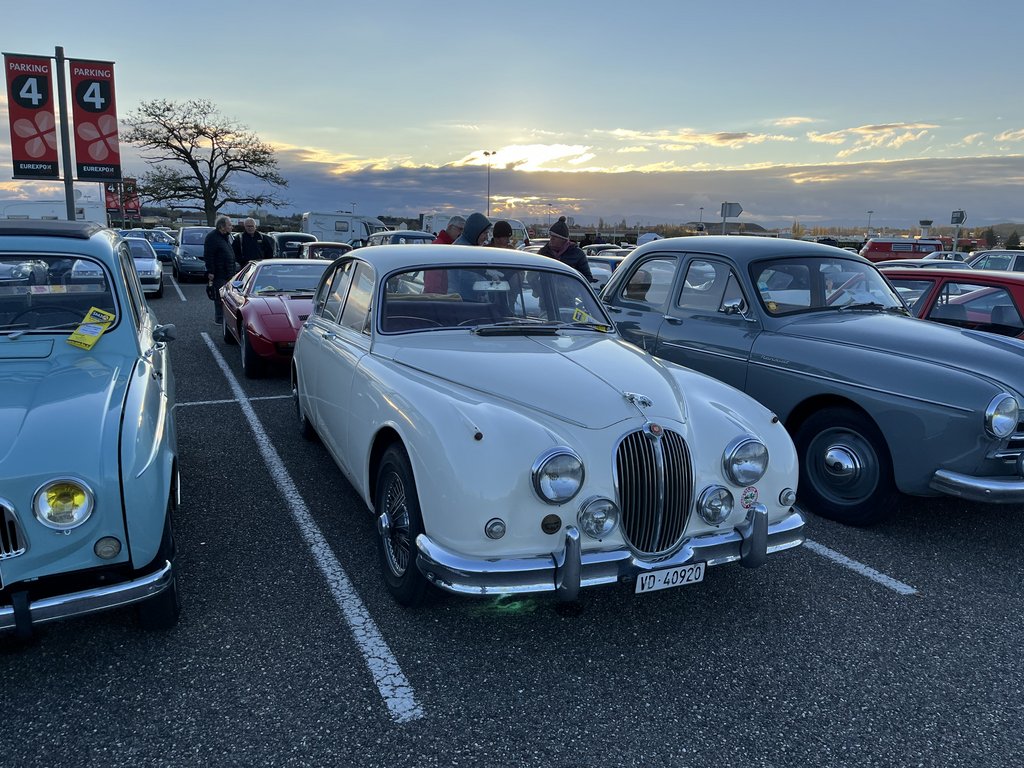 [Image: Jaguar-MK2.jpg]