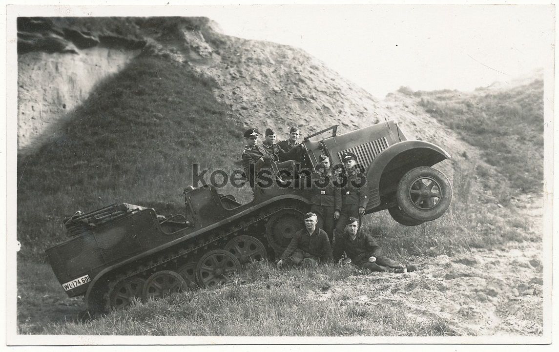 Foto Mödritz Tschechien Panzer Halbkette im Gelä