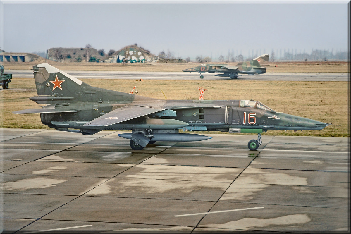 296 APIB MiG-27M 16 Red_83712545550, Verlegung