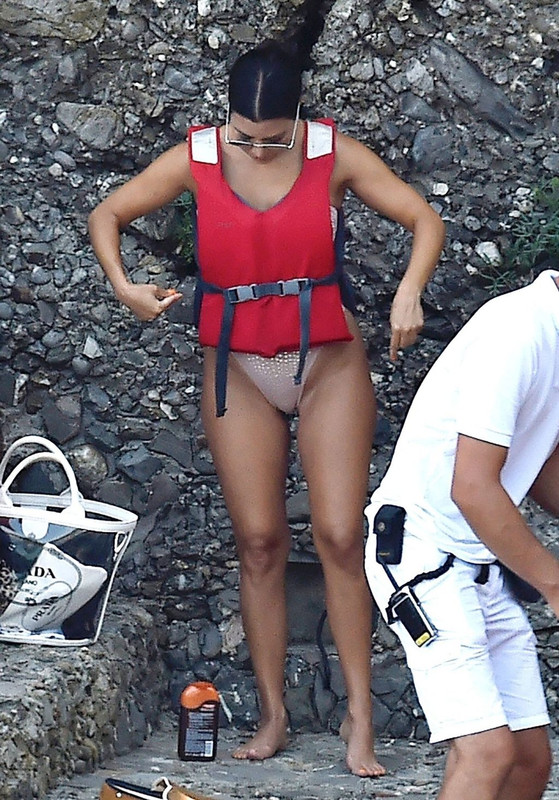 UpskirtStars.Com (8)