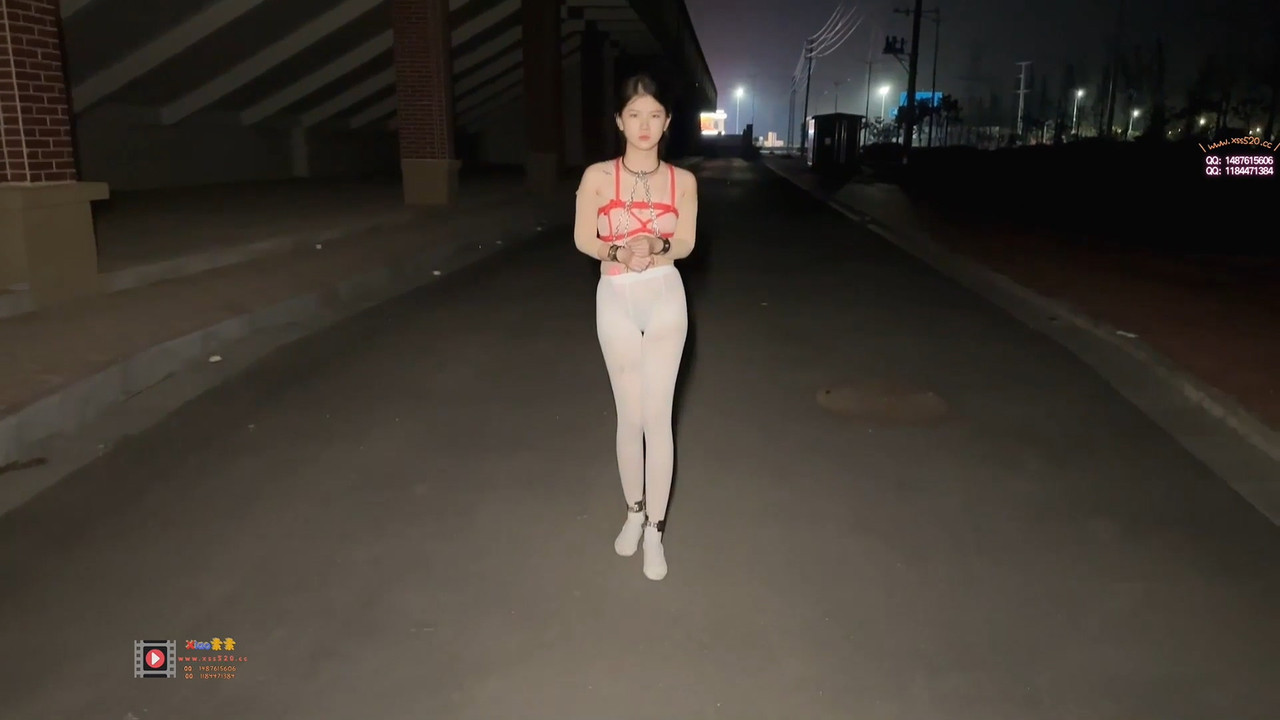 xiao素素 佳佳户外镣铐行走.mp4_20230430_130659.300