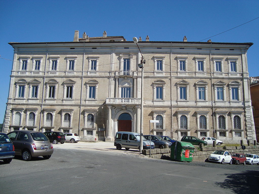 1024px-Palais-Sforza-Cesarini