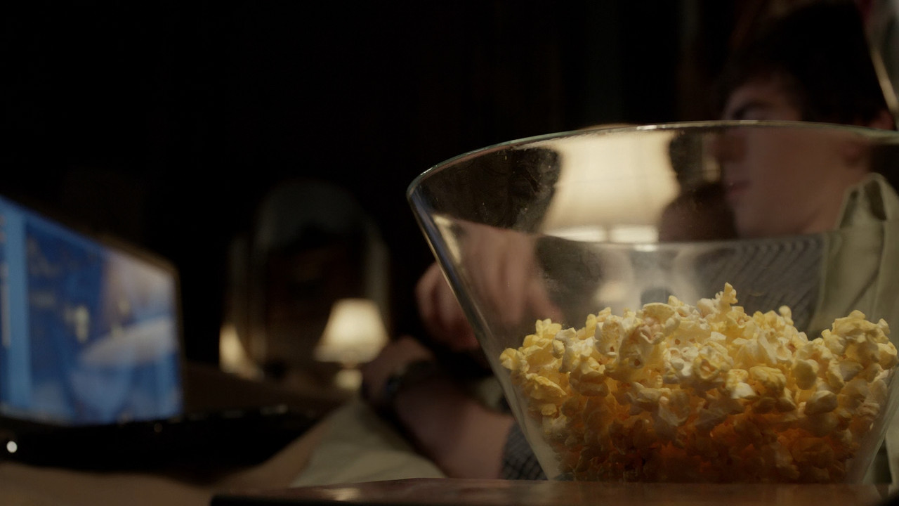 Bates Motel (2013) - S03E01 - A Death in the Family (1080p BluRa