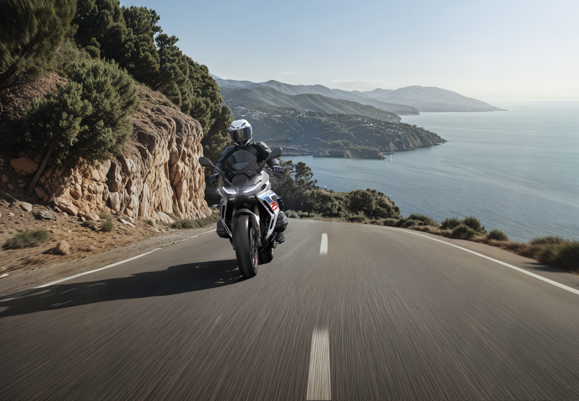 P90596236_highRes_the-new-bmw-r-1300-r