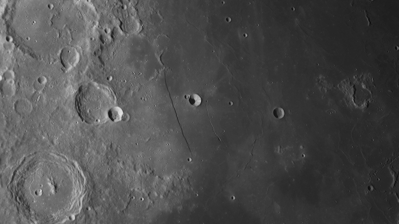 Moon session with red filter 23A and Dobson 406mm - Lunar