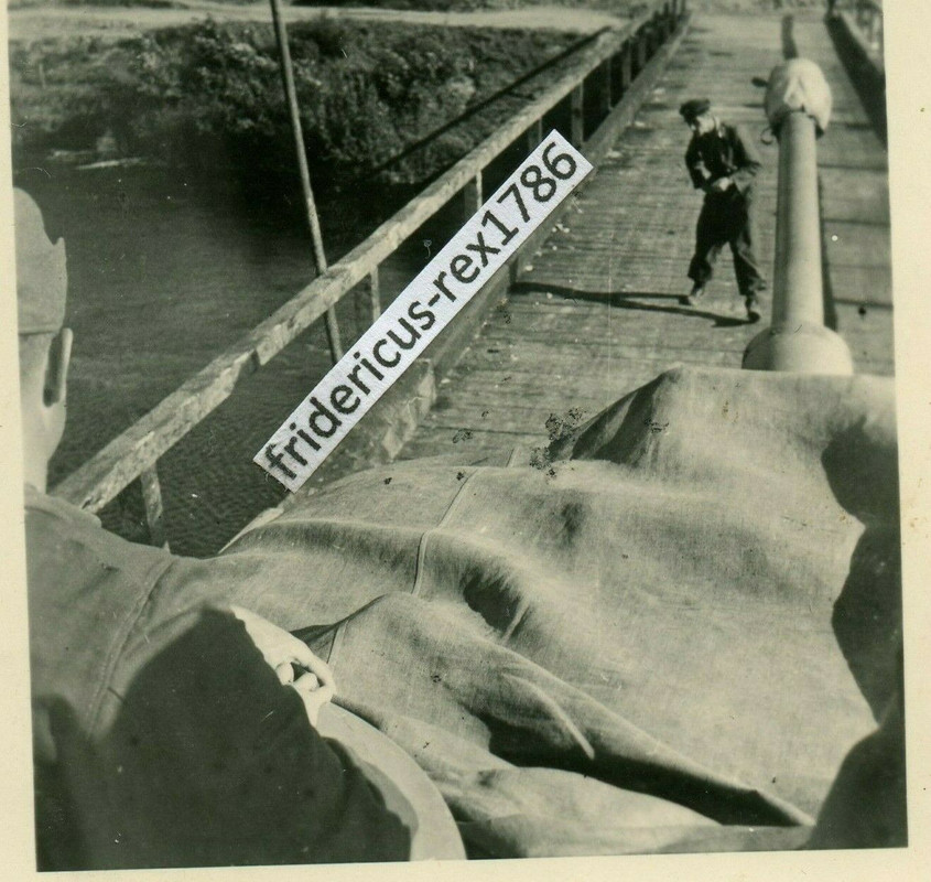Foto 2 WH StuG Sturmgeschütz Abt. Behelfsbrücke Einweisung Kommandantenbild