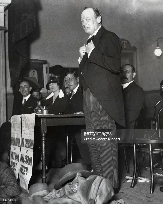 october-4th-1924-winston-churchill-is-shown-addressing-a-v0-apmzxb8o5rsd1