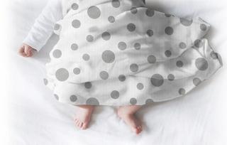 84-Grey-dots-on-Wite3