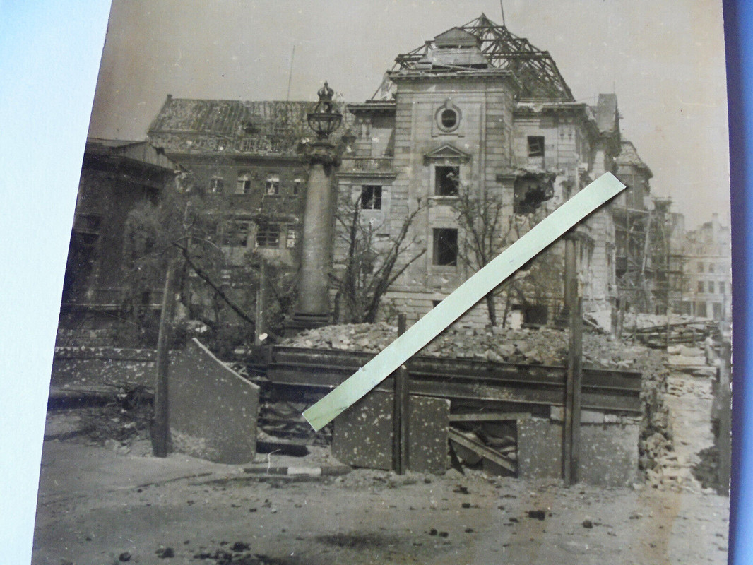 Berlin 1945 orginales zeitgenöss. russ. Archivfoto - Panzersperre mit Gebäude