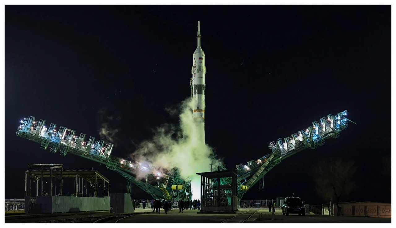 Rusia lanzó la nave Soyuz-MS21 a la EEI; solamente estaba tripulada por rusos