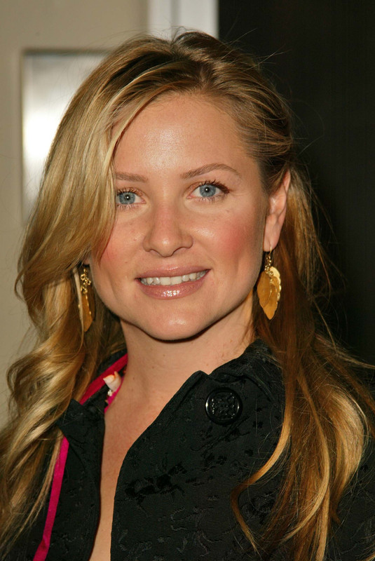 Jessica Capshaw 2025 Husband, net worth, tattoos, smoking & body