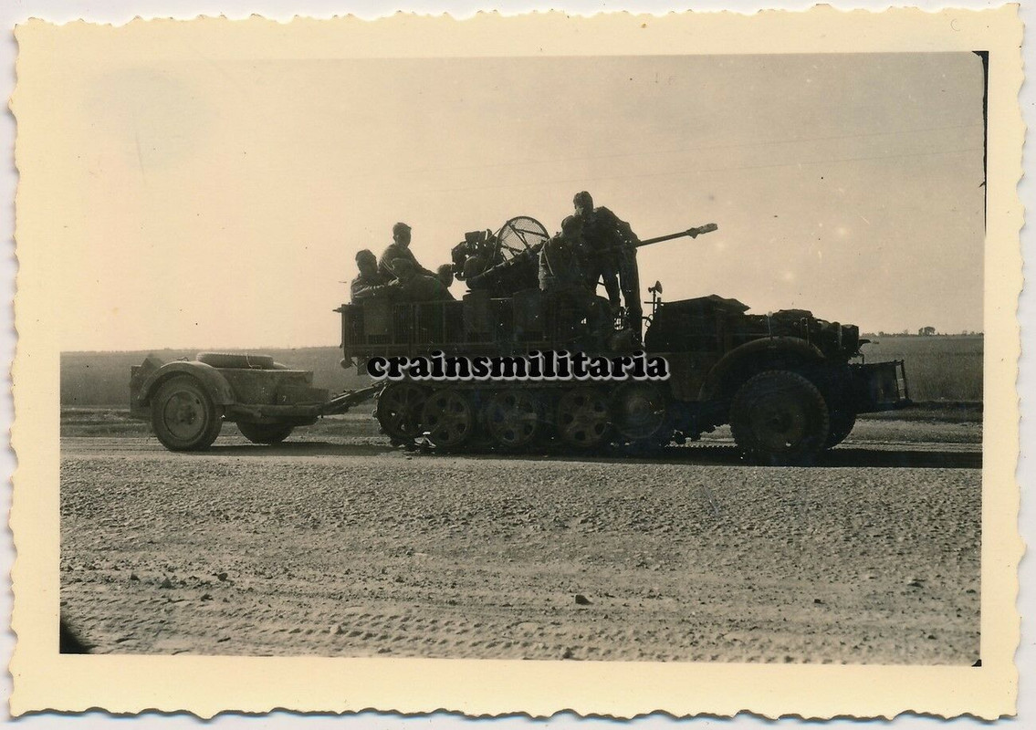 Orig. Foto SdKfz Halbkette m. Flak & Anhänger BREST