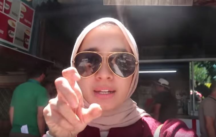 Liburan Bella dan Engku Emran