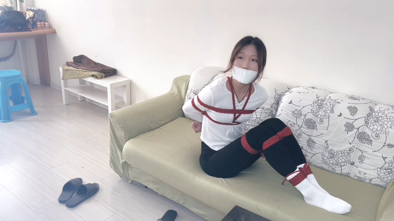 婉儿第一次体验紧缚.mp4_20230525_130921.822