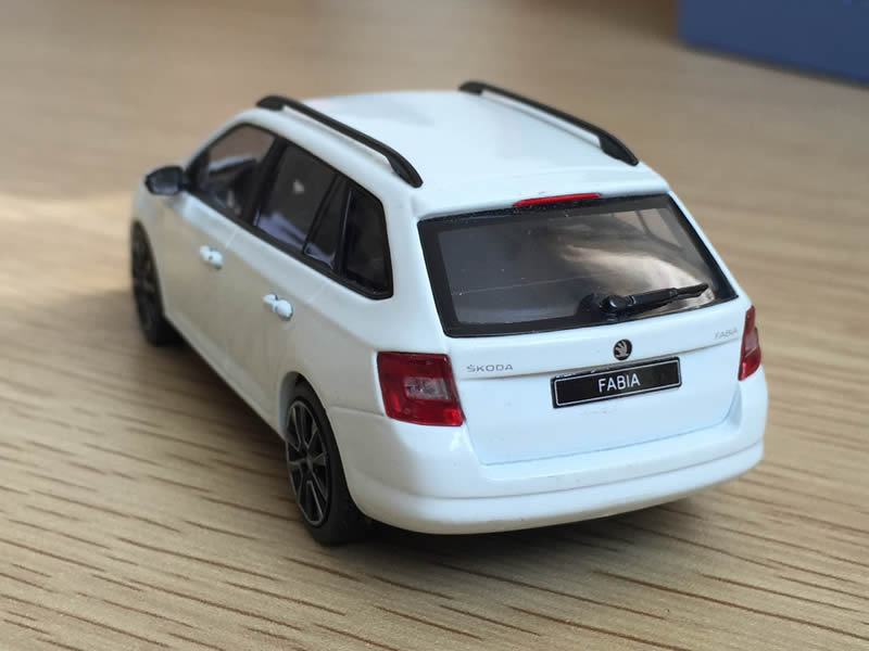 k050_skoda_fabia3_back